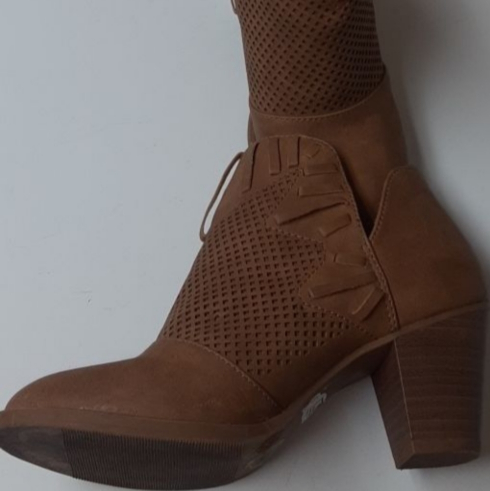 Boot - Picture 2 of 2